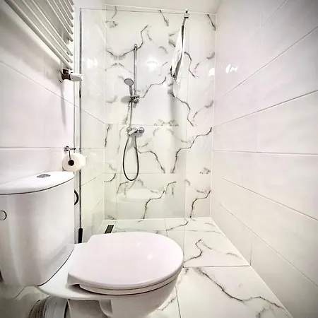 White Glove 1 Maja Centrum *