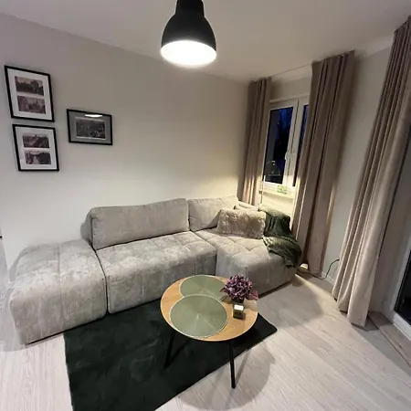 White Glove 1 Maja Centrum